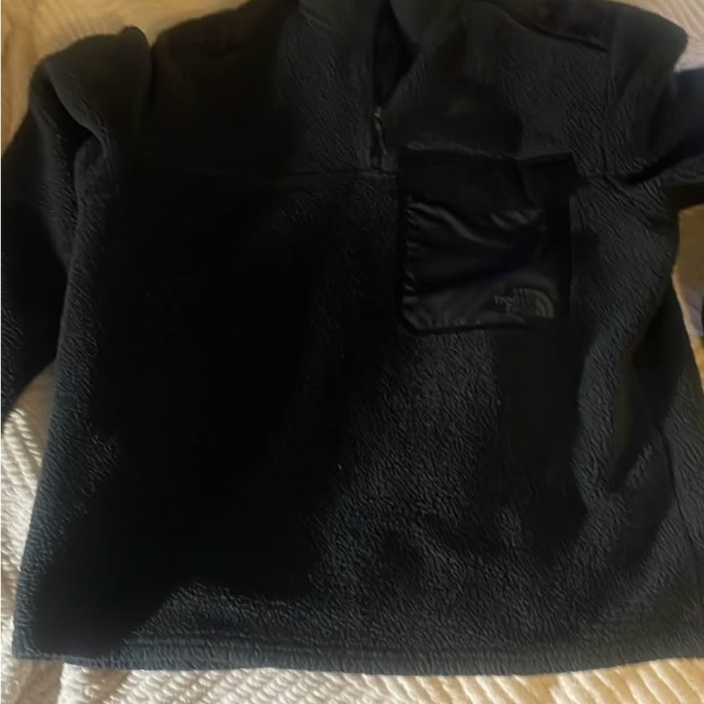 North Face men’s Black Fleece Pullover with Pocket